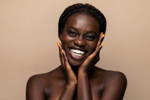 Quais as diferenças e cuidados nos tratamentos estéticos para a pele negra?